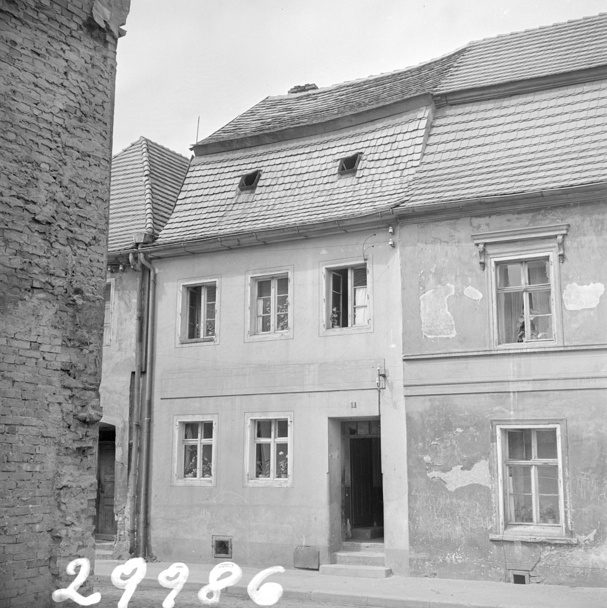 kamienica - elewacja frontowa, skan 1