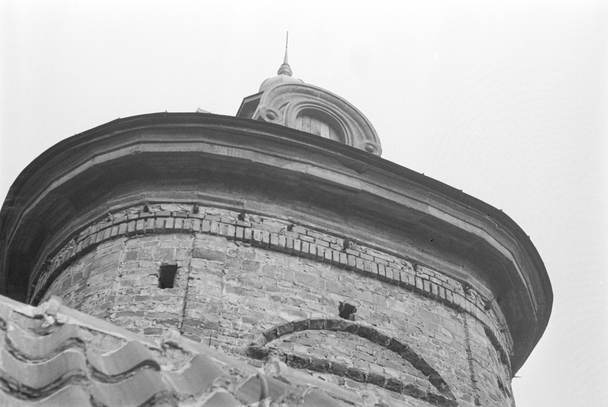 pałac - wieża, część główna, skan 1