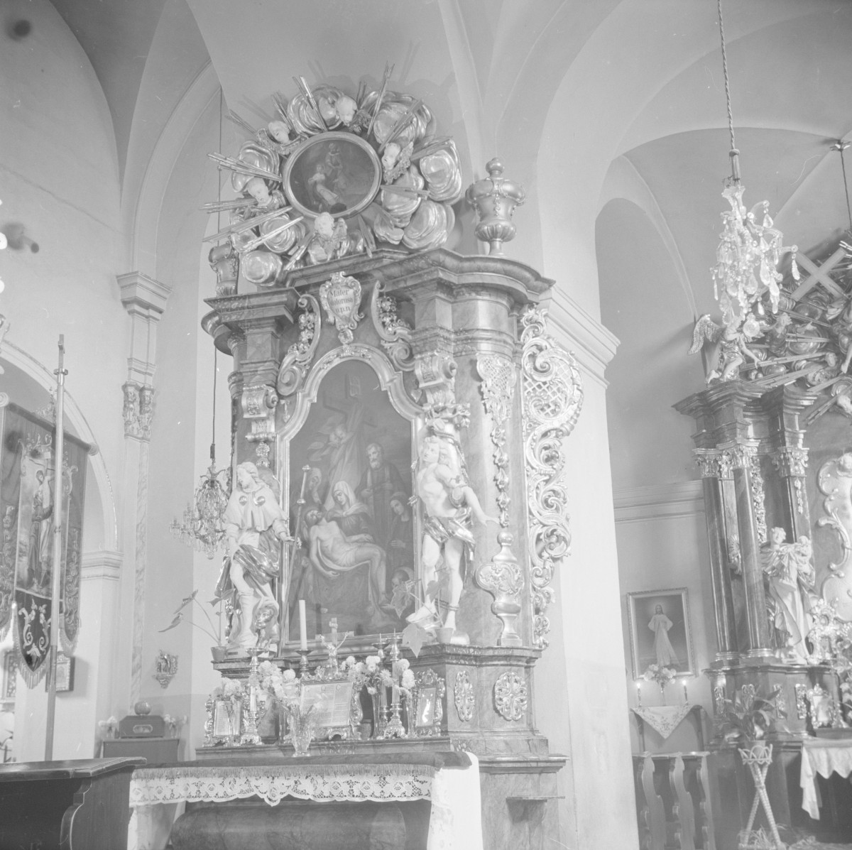 kościół Matki Boskiej Bolesnej i św. Wojciecha - ołtarz, skan 1