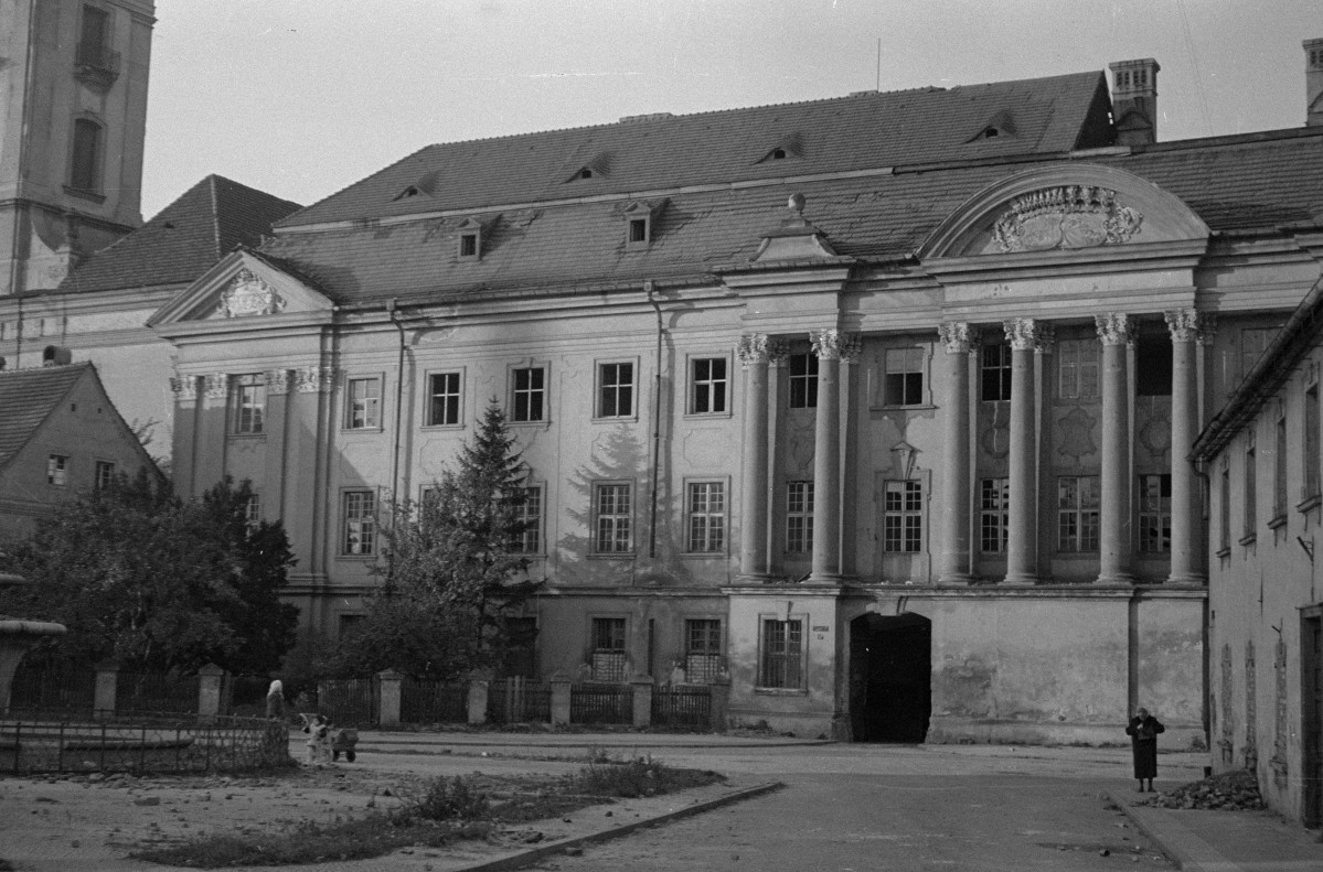 zamek Dewinów - Bibersteinów - elewacja frontowa, skan 1