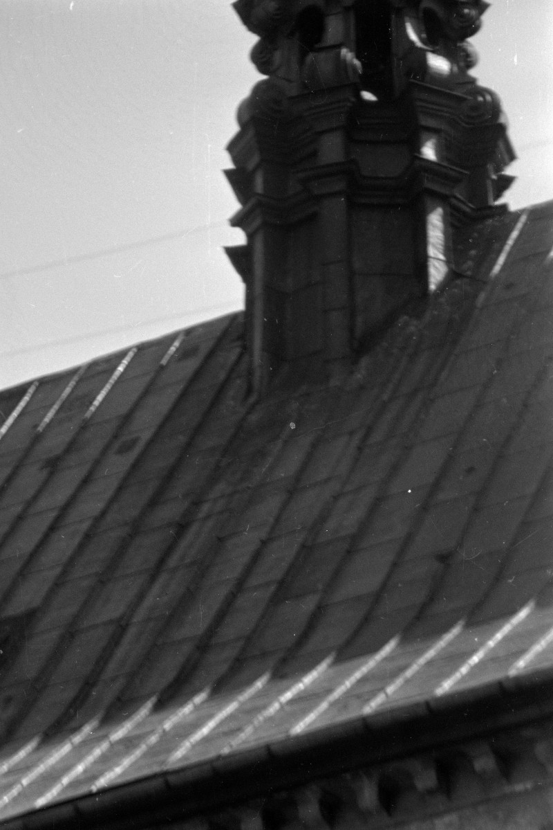 klasztor - dach, fragment zabudowy, skan 1