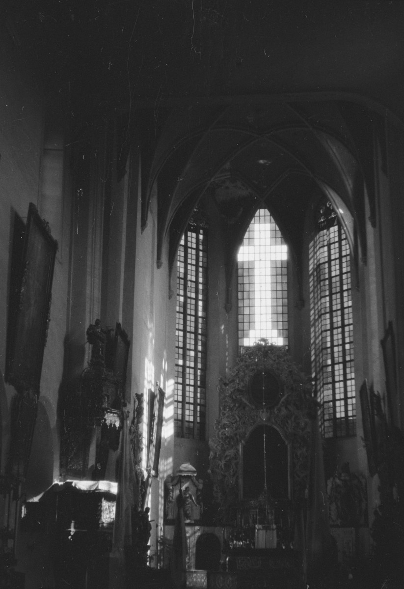 Plac Nankiera, kościół Św. Wincentego - wnętrze, skan 1