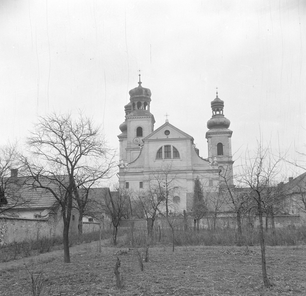 kościół Wniebowzięcia NMP - elewacja od strony prezbiterium, skan 1