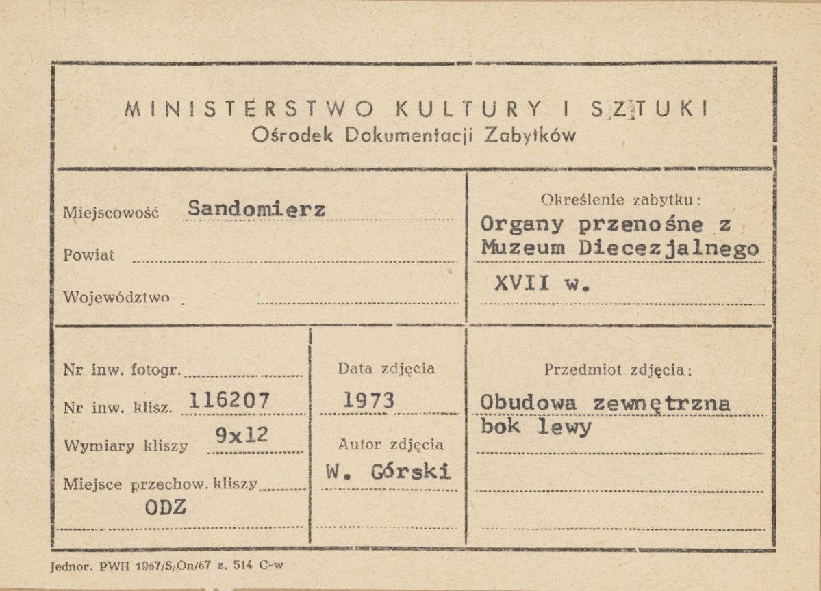 Muzeum Diecezjalne - organy przenośne, obudowa zewnętrzna, bok lewy - metryczka, skan 1