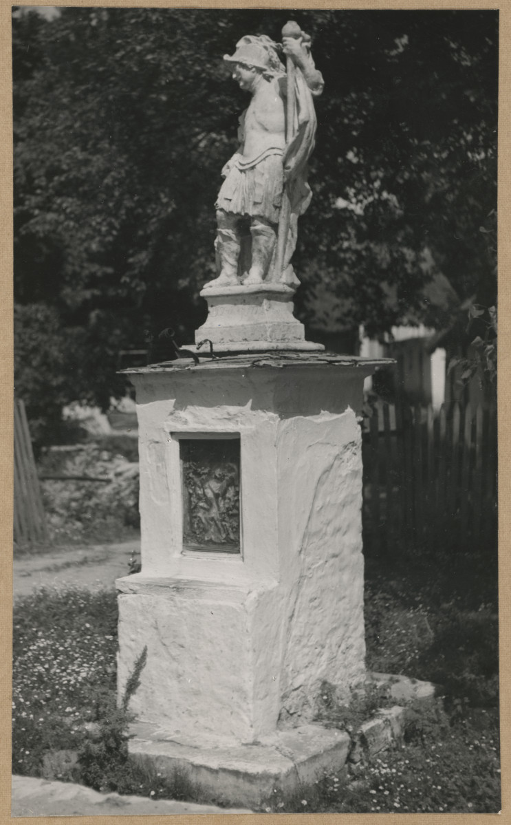Figura św. Floriana - widok ogólny, skan 1