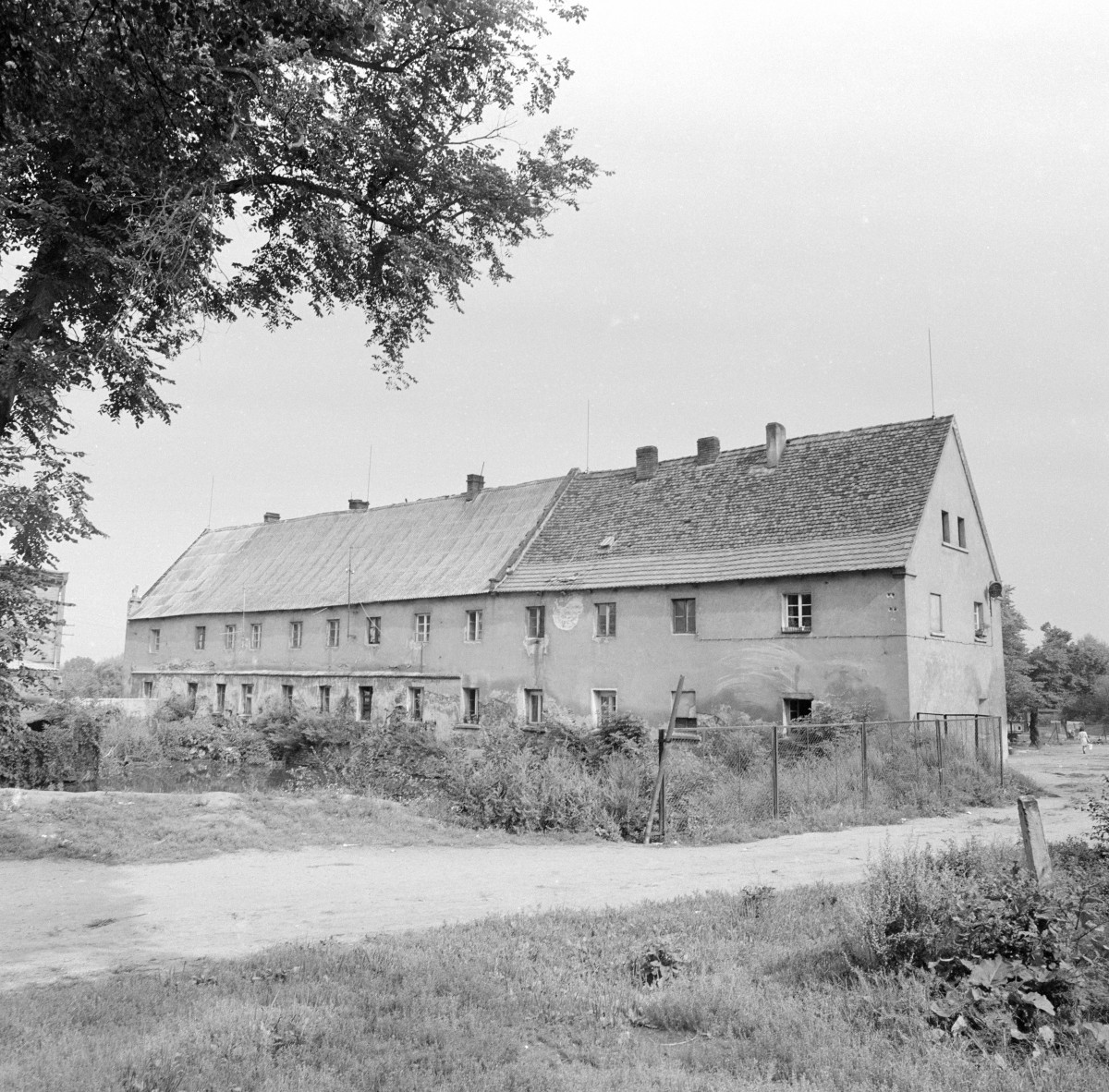oficyna pałacowa - widok zewnętrzny, skan 1