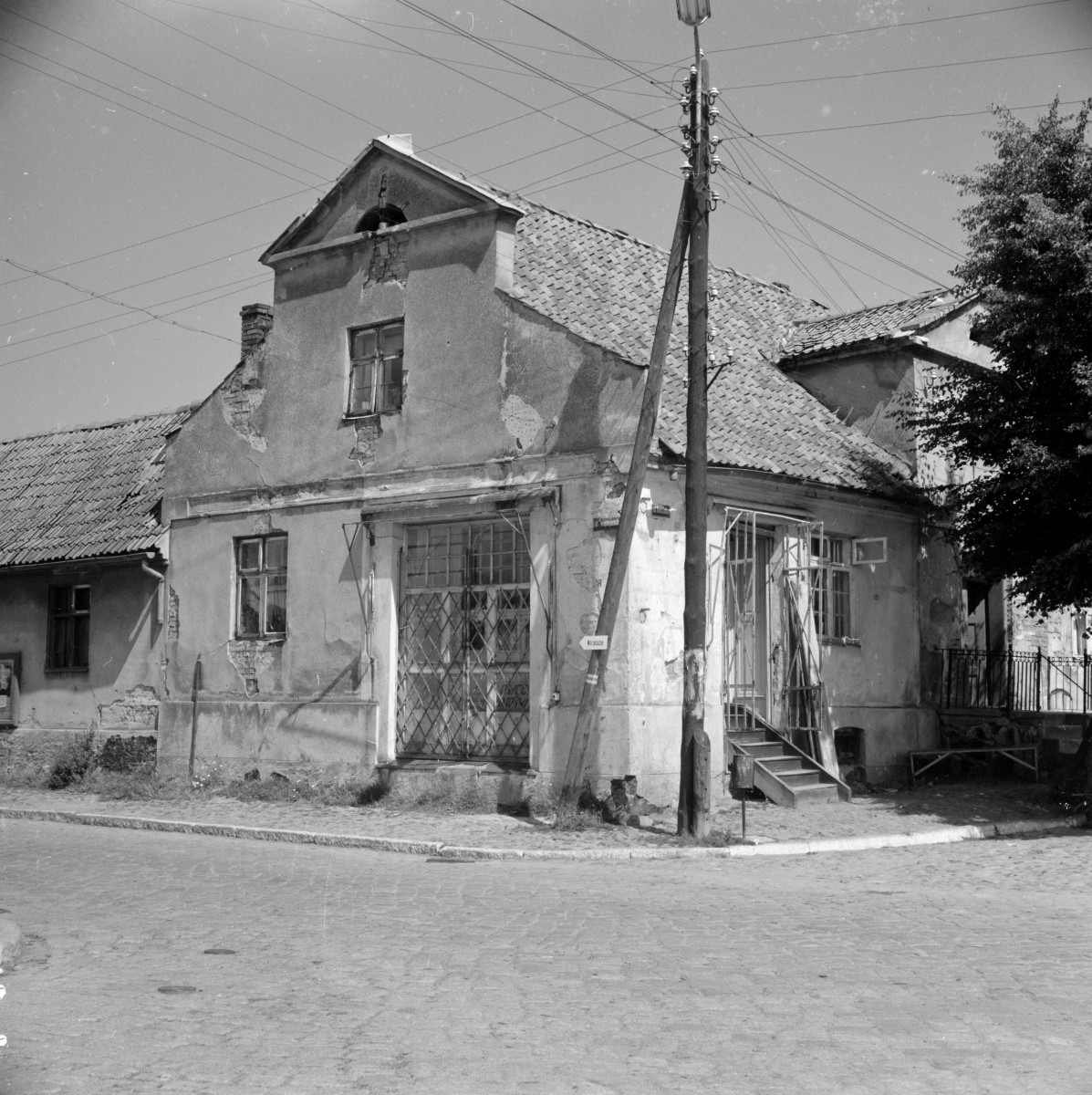 dom - róg ul. Świętojańska i Kościelna - elewacja frontowa, skan 1