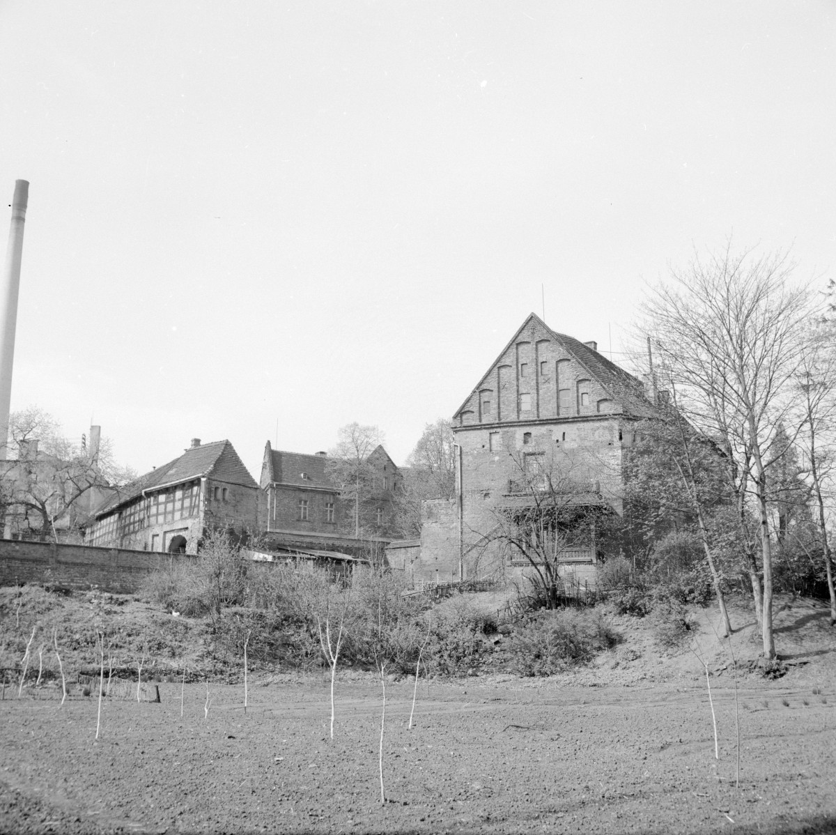 zamek - elewacja szczytowa, widok ogólny, skan 1
