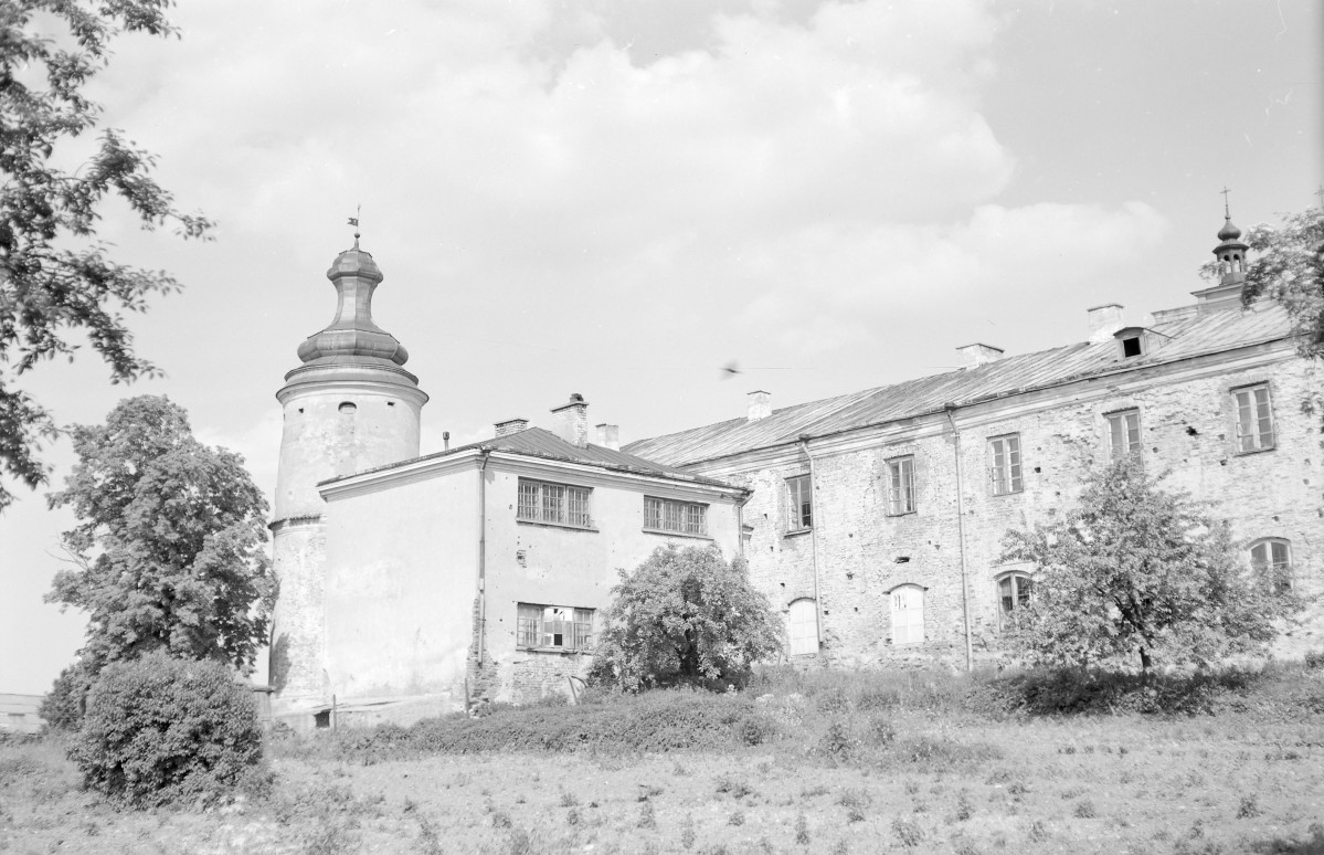 zespół klasztorny dominikanów - elewacja boczna, skan 1