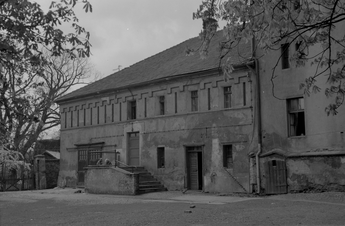 zamek Książąt Raciborskich - budynek gospodarczy, skan 1