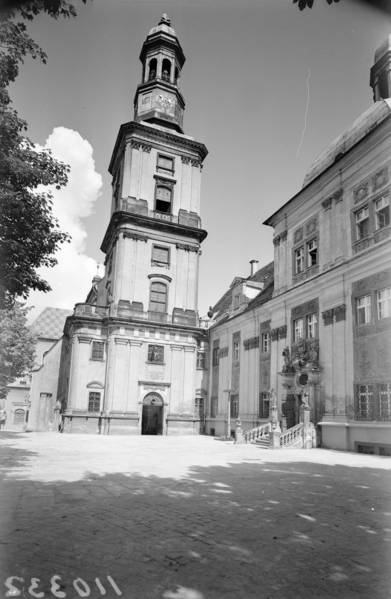 sanktuarium św. Jadwigi Śląskiej - bazylika św. Jadwigi i św. Bartłomieja, elewacja zachodnia, skan 1