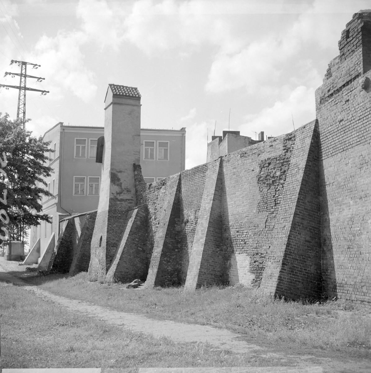 Mury obronne z przyporami, skan 1