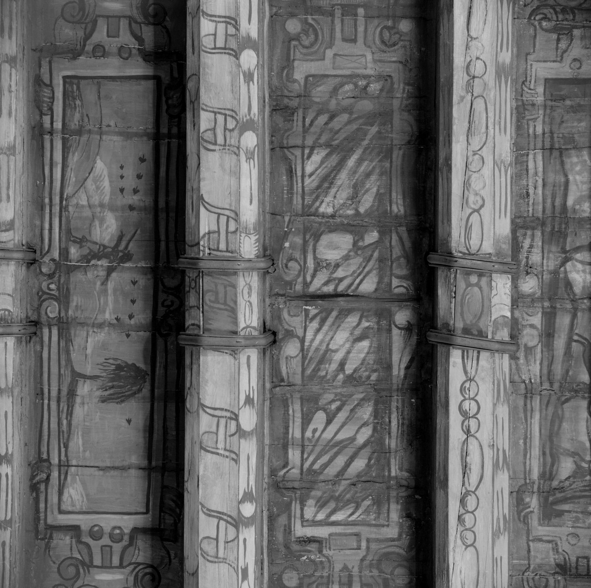 pałac Biskupów Krakowskich - Izba Stołowa Górna /sala portretowa/ /I p./ - fragment stropu - płycina dekoracyjna, skan 1