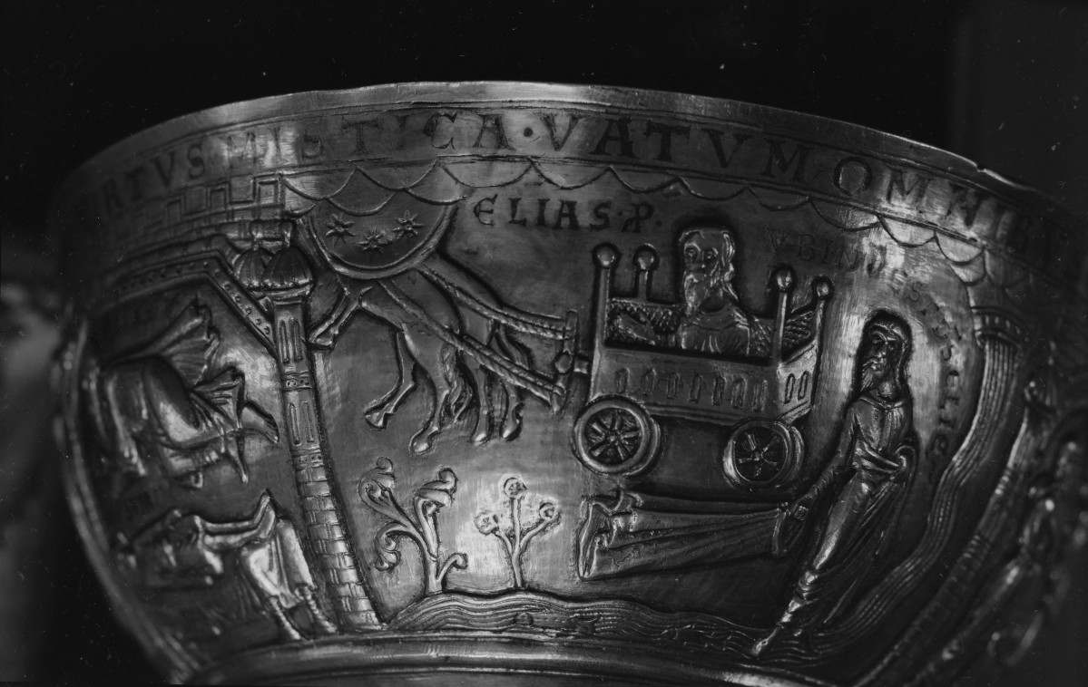 Katedra pw. Wniebowzięcia Najświętszej Marii Panny i św. Wojciecha - wnętrze: kielich z Trzemeszna, romański - czasza, skan 1