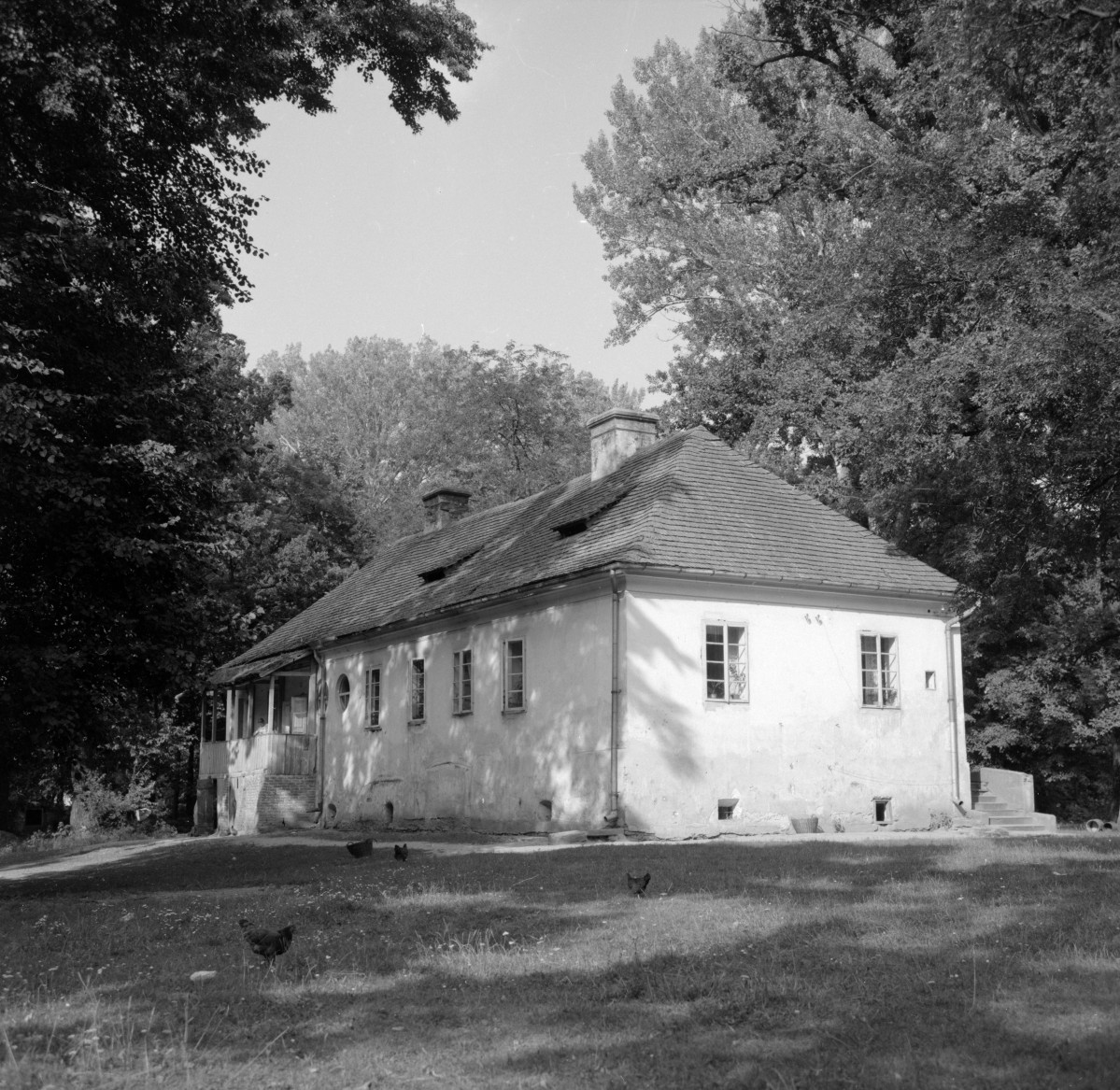 zespół pałacowo parkowy - oficyna - elewacja, skan 1