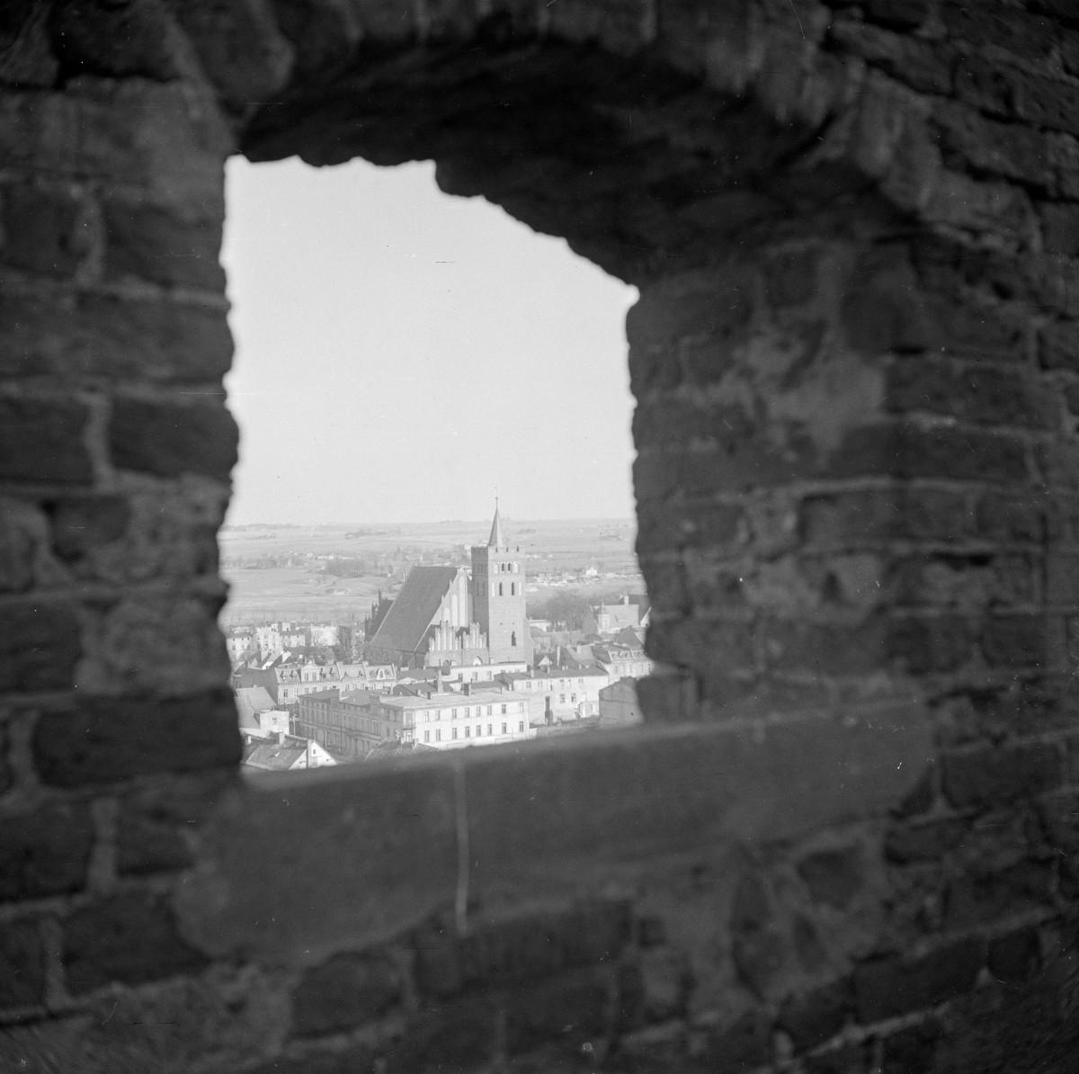 kościół parafialny pw. św. Katarzyny - widok z okna wieży zamkowej, skan 1