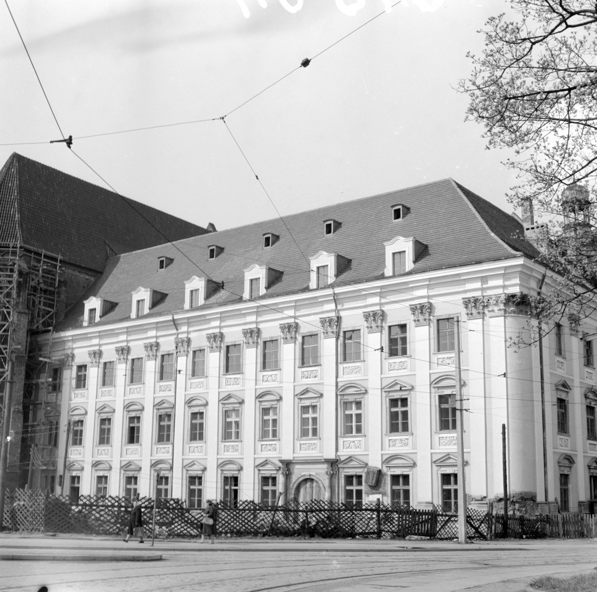 klasztor Franciszkanów - elewacja frontowa, skan 1