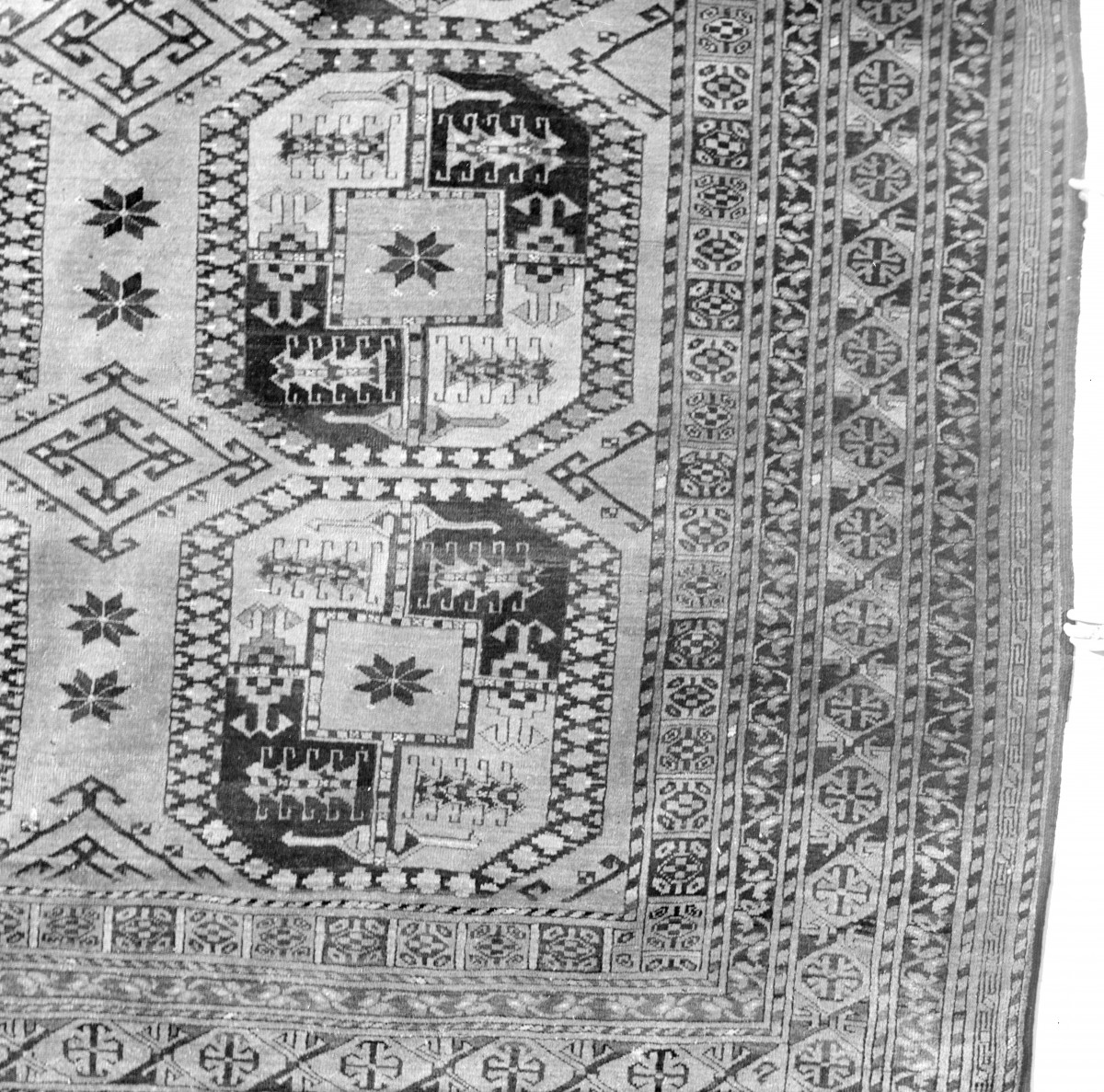 Muzeum Narodowe - Kobierzec. Fragment bordiury., skan 1