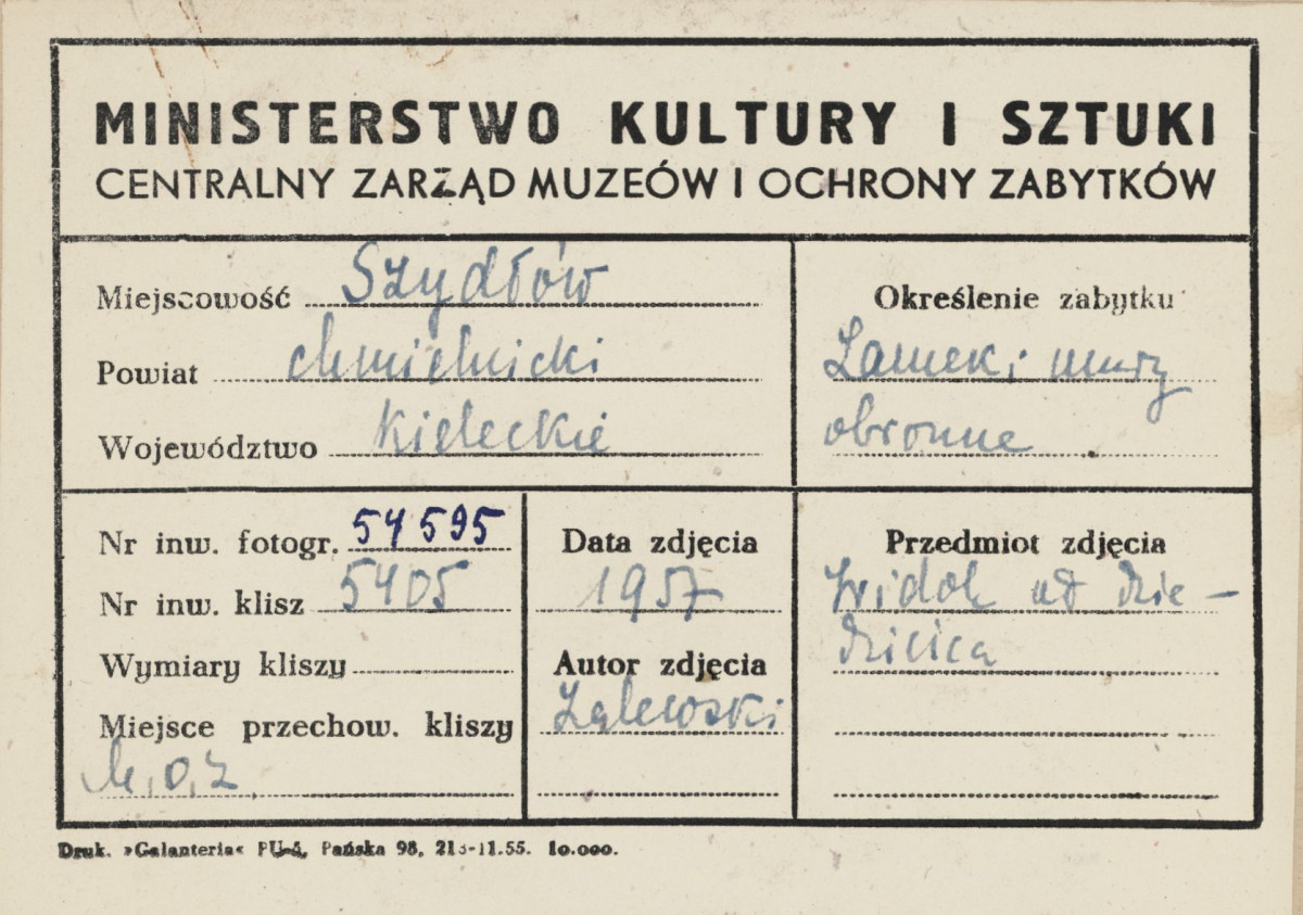 Zespół zamkowy - Sala Rycerska , elewacja zachodnia  po rekonstrukcji, widok od strony płd. - zach. wraz z fragmentem murów obronnych - metryczka, skan 1
