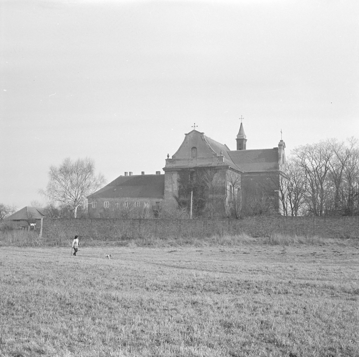 kościół, ob. parafialny pw. św. Bonawentury - wiek XV i XVII/XVIII, skan 1