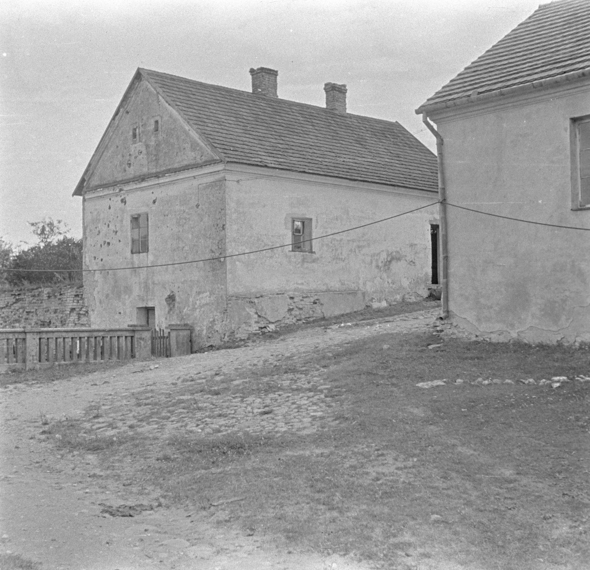 budynek poklasztorny - elewacja, skan 1