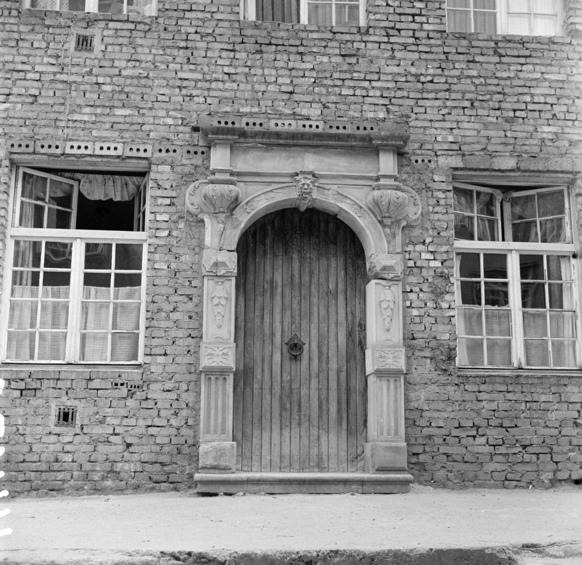 kamienica ul. Mariacka - elewacja, portal, skan 1