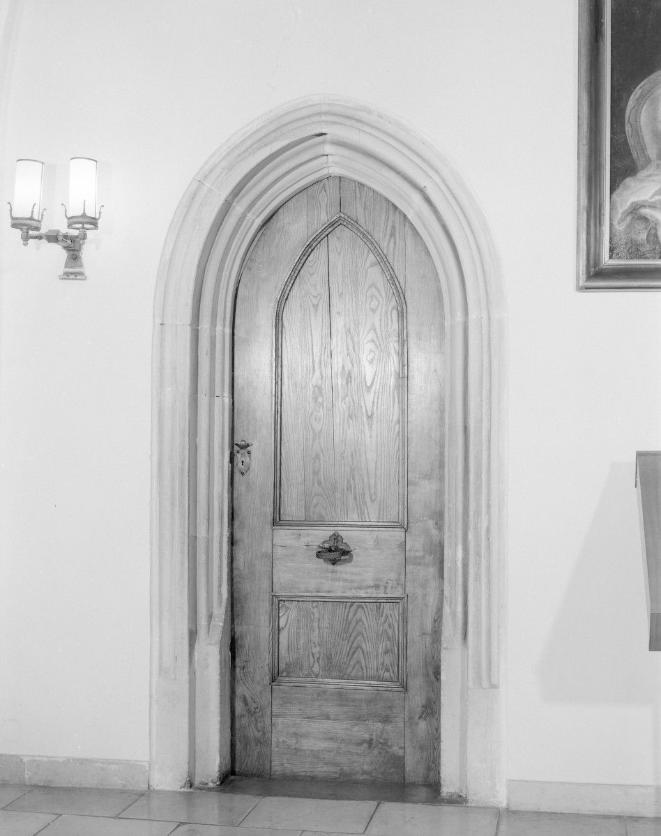 Stary Ratusz - wnętrze: Izba Wójtowska, portal gotycki, skan 1