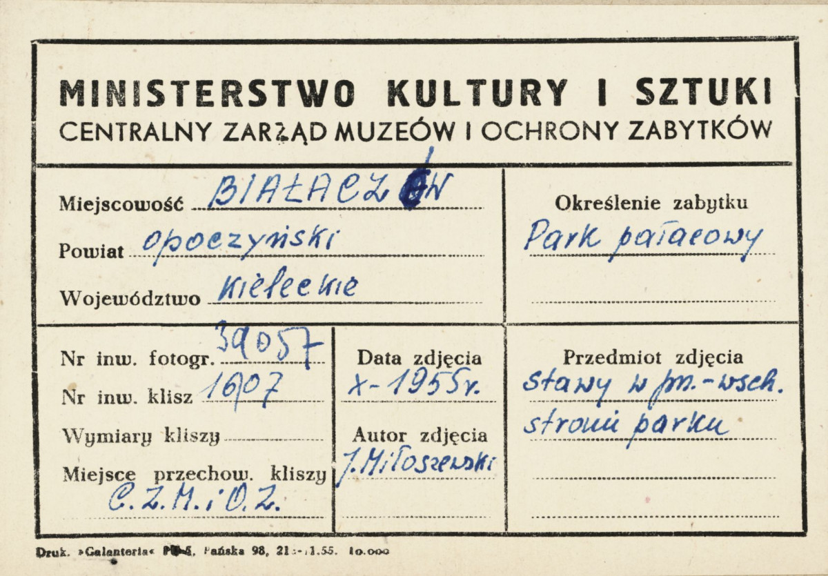 Zespół pałacowo - parkowy,  fragment parku - widok na stawy  - metryczka, skan 1