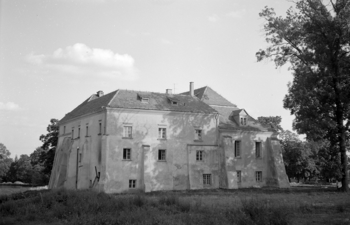 dwór - widok od północnego-zachodu, skan 1