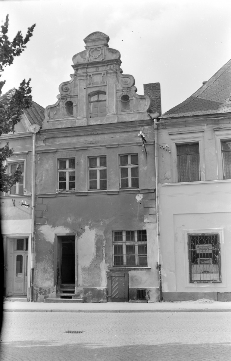 kamienica - elewacja frontowa, ul. Rynek 17, skan 1