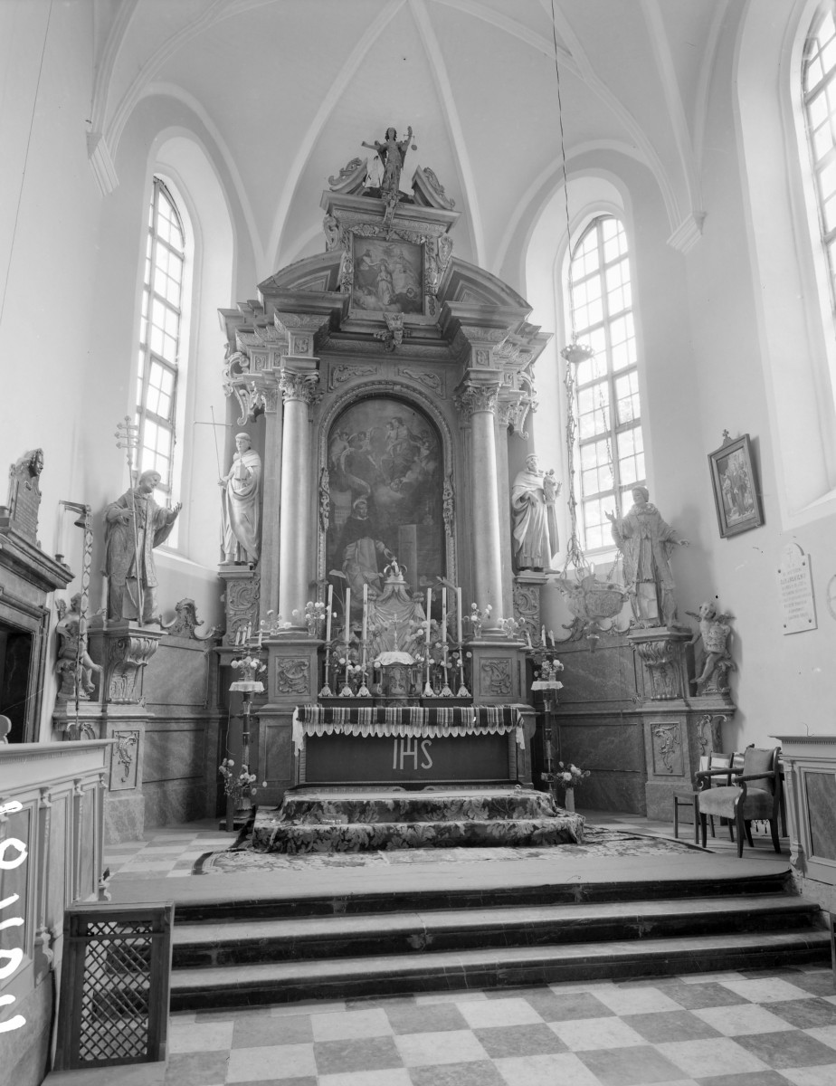 podominikański kościół pw. Najświętszej Marii Panny i św. Jacka - wnętrze: ołtarz główny, skan 1