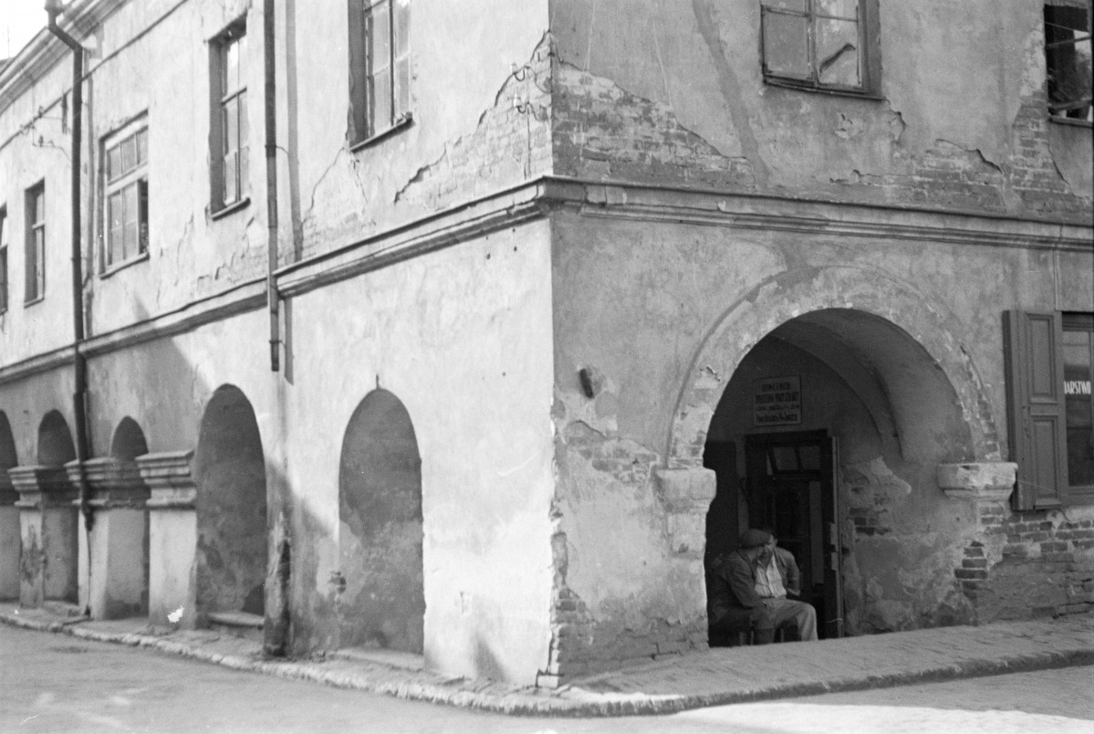 domy podcieniowe, skan 1