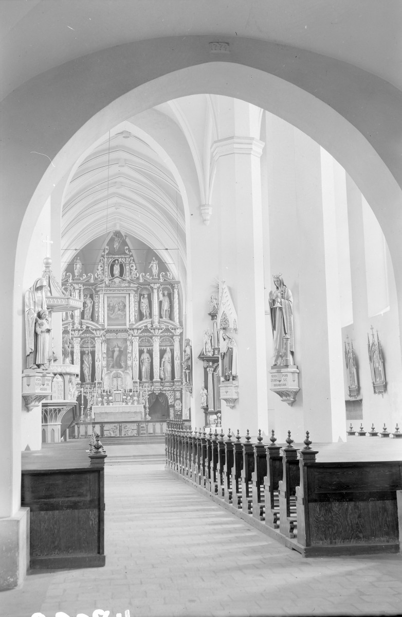 kościół pw. Wniebowzięcia Najświętszej Maryi Panny - wnętrze - nawa główna - prezbiterium - ołtazr główny, skan 1
