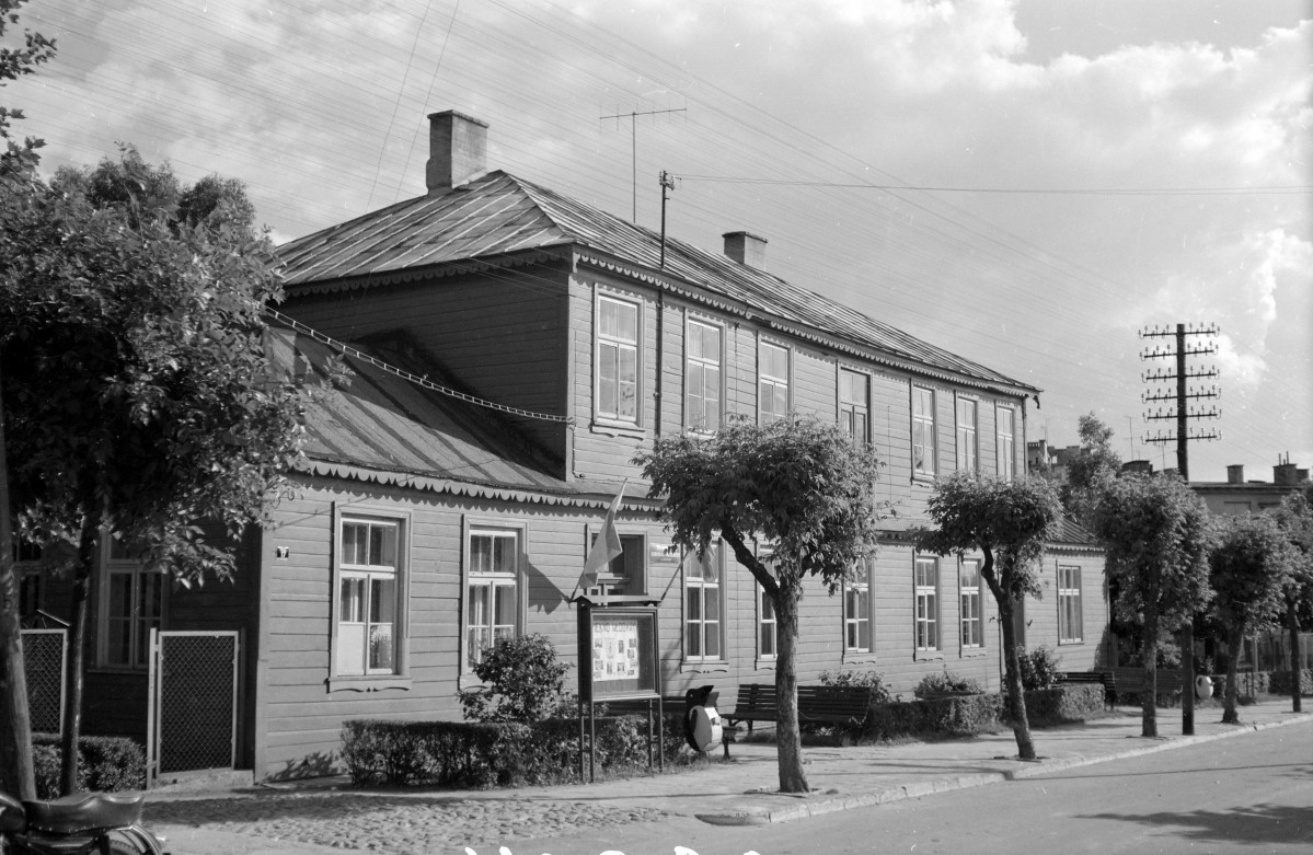dom ul. Czerwonego Krzyża 17 - widok ogólny, skan 1