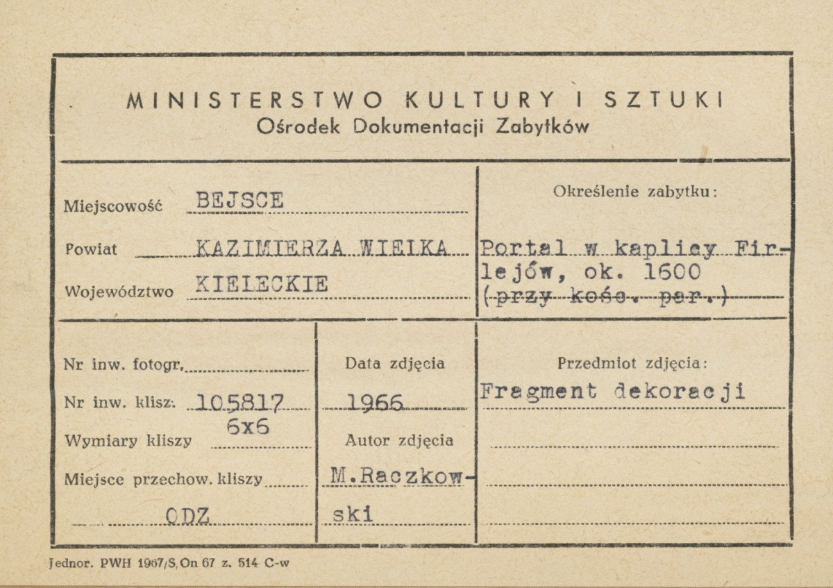 Kaplica Firlejów - portal - fragment dekoracji - maszkaron - metryczka, skan 1