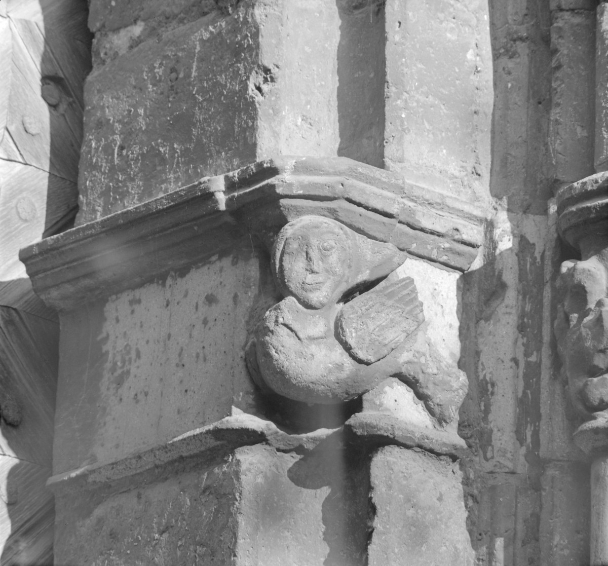 Kościół Wniebowzięcia Najświętszej Maryi Panny - fragment portalu zachodniego. Detale., skan 1