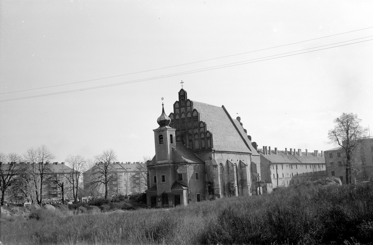 kościół franciszkanów, ob. ewangelicki pw. św. Barbary - widok ogólny od południowego-zachodu, skan 1