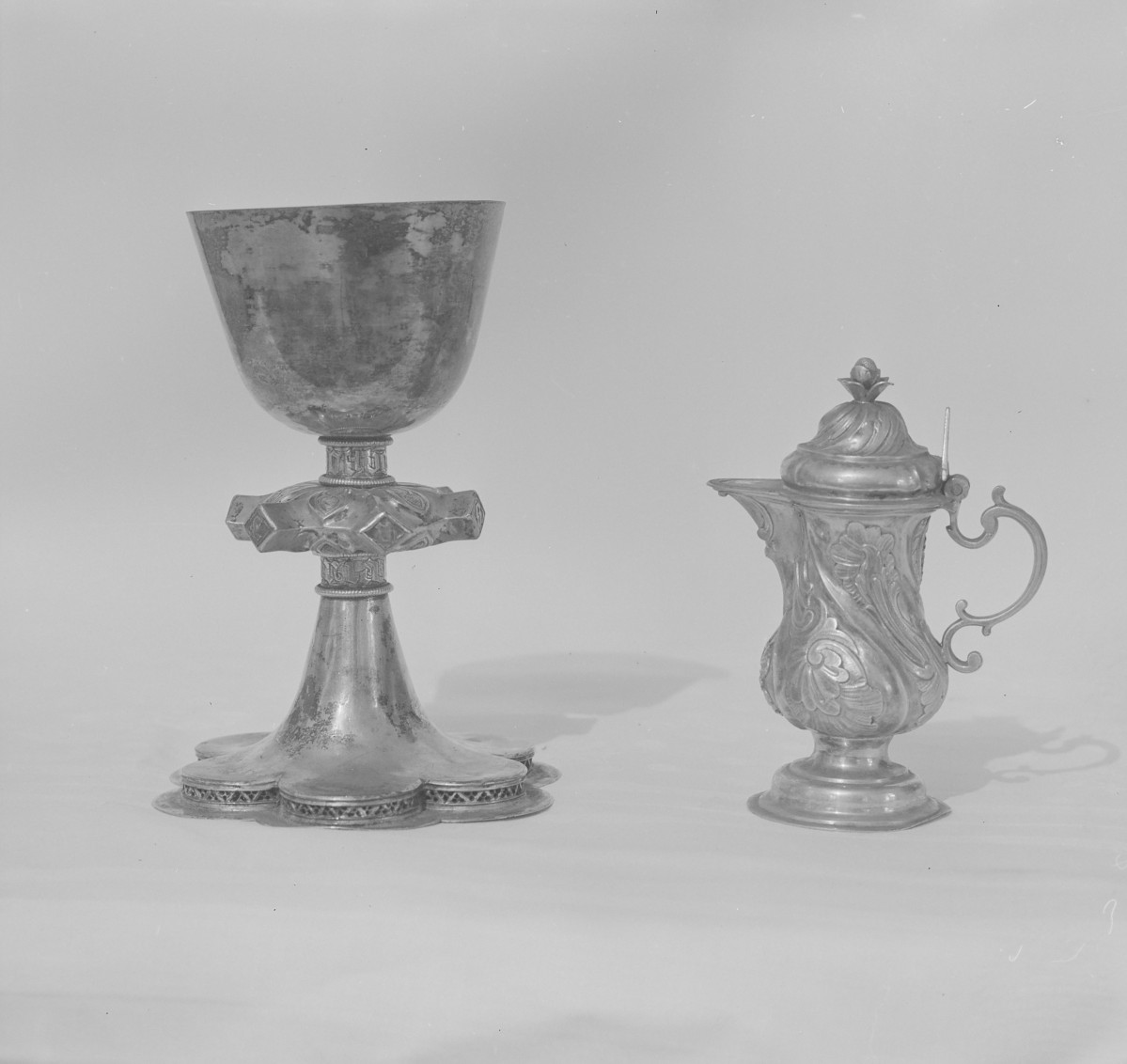 kościół pw. św. Jakuba Apostoła i św. Agnieszki, Dziewicy i Męczennicy - zbiory - kielich i ampułka, skan 1