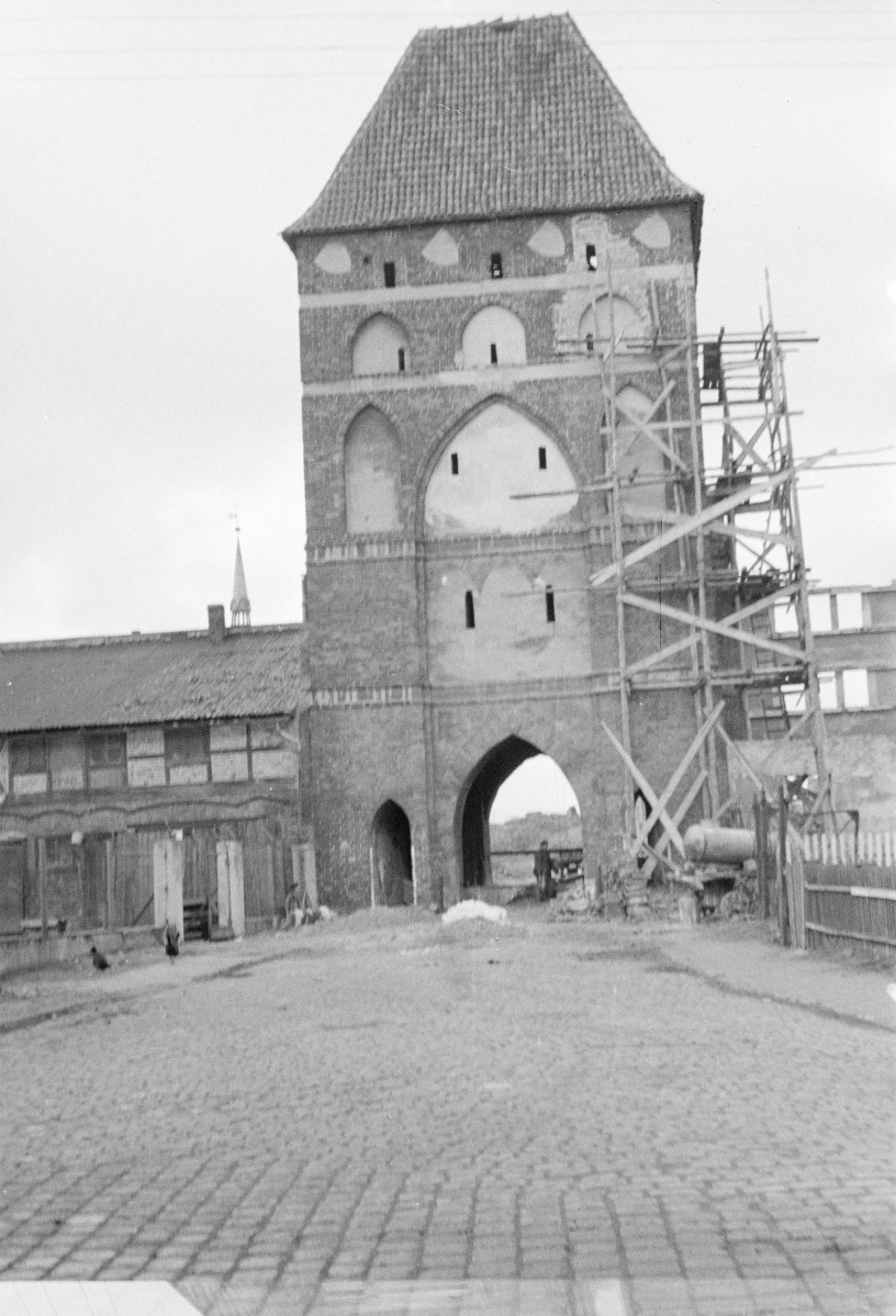stare miasto - brama grodzka, skan 1