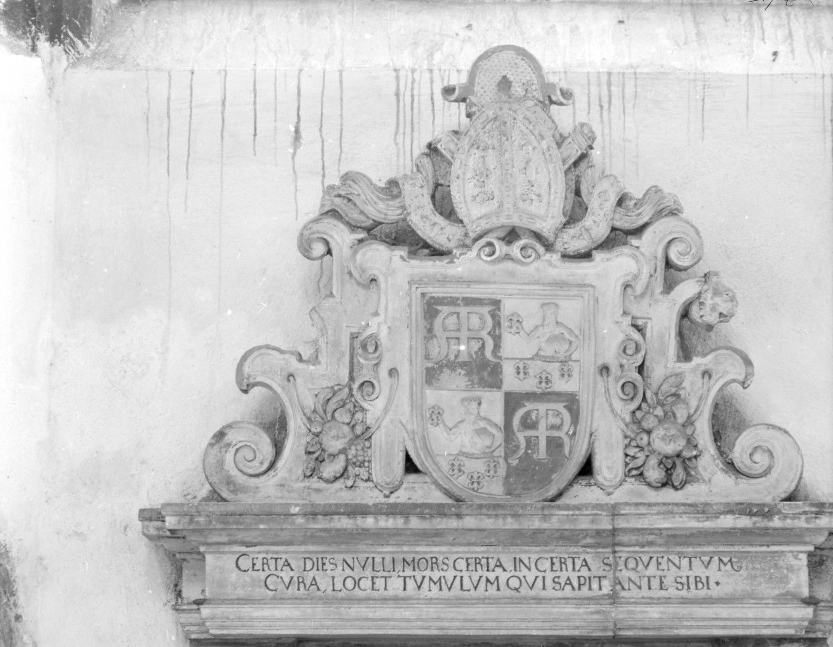 Kościół Najświętszej Marii Panny - wnętrze: epitafium Adama Weiskpf - zwieńczenie nagrobka, skan 1