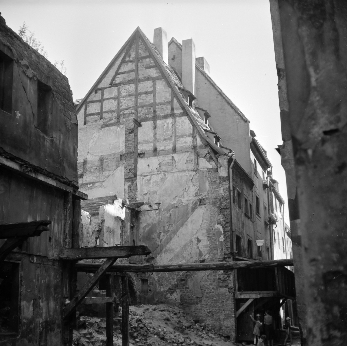 kamienica ul. Jatki - fragment zabudowy, skan 1