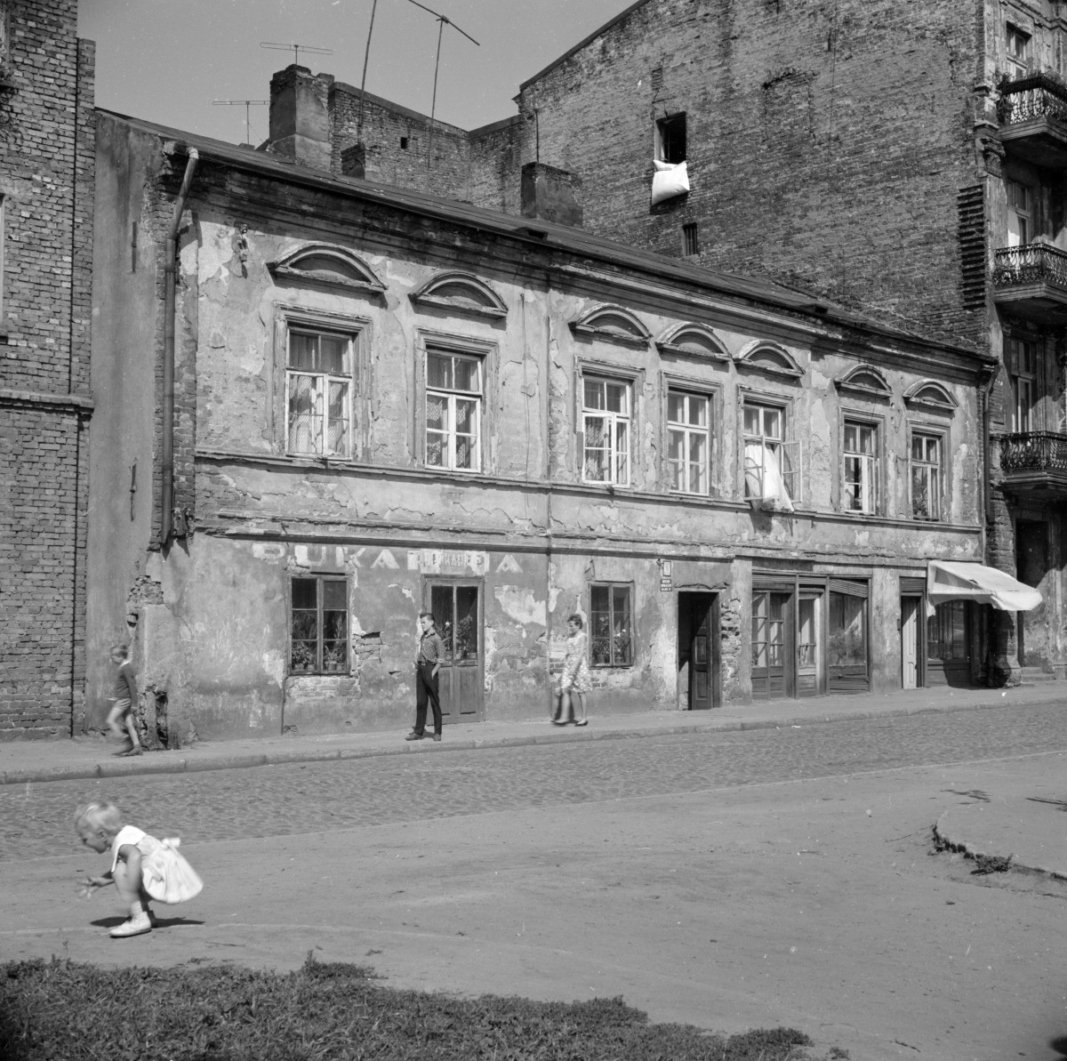 kamienica - elewacja frontowa, skan 1