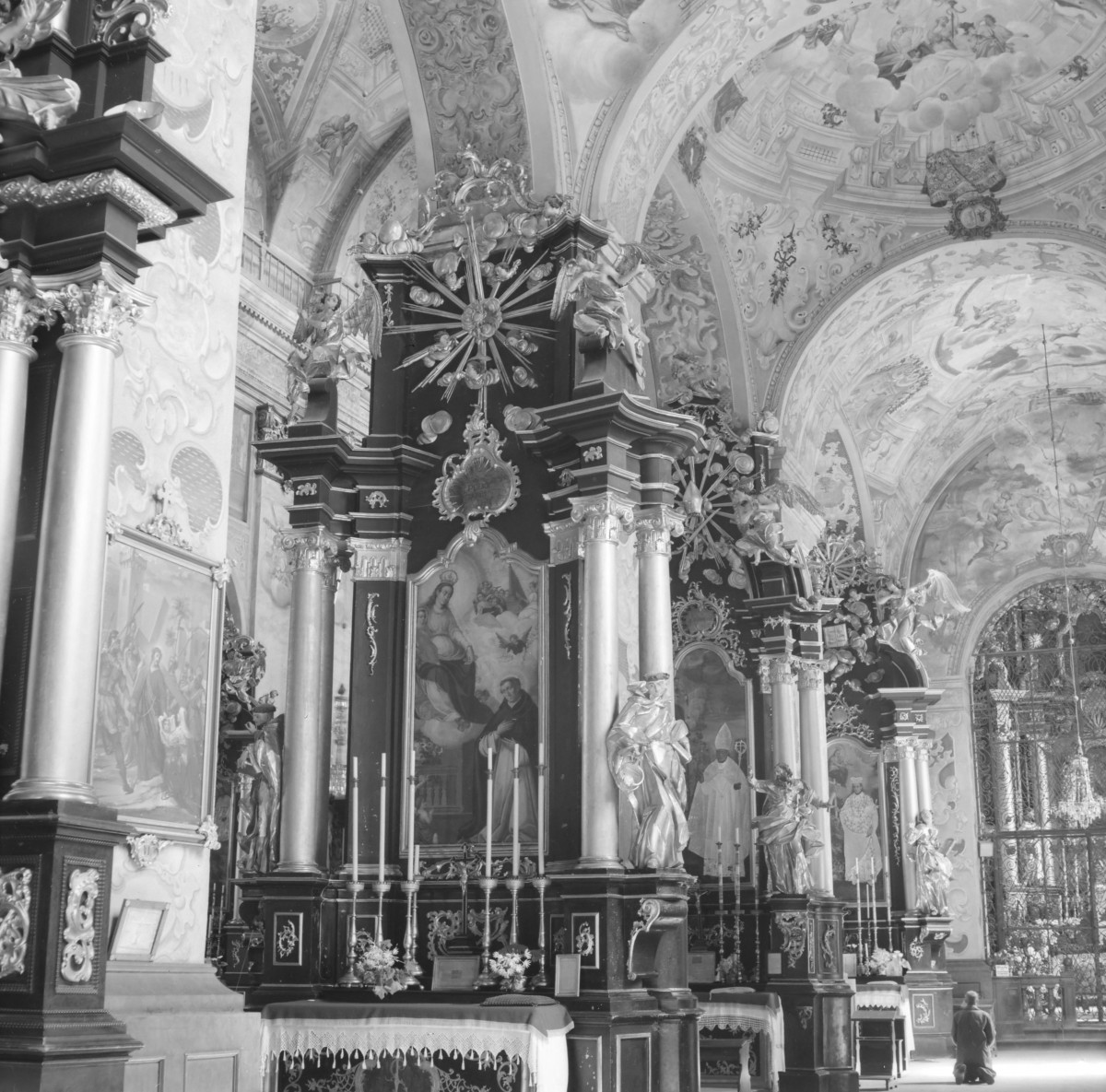 bazylika pw. Zwiastowania Najświętszej Marii Panny - wnętrze: ołtarz Św. Jacka, A. Osiński 1760-5, skan 1
