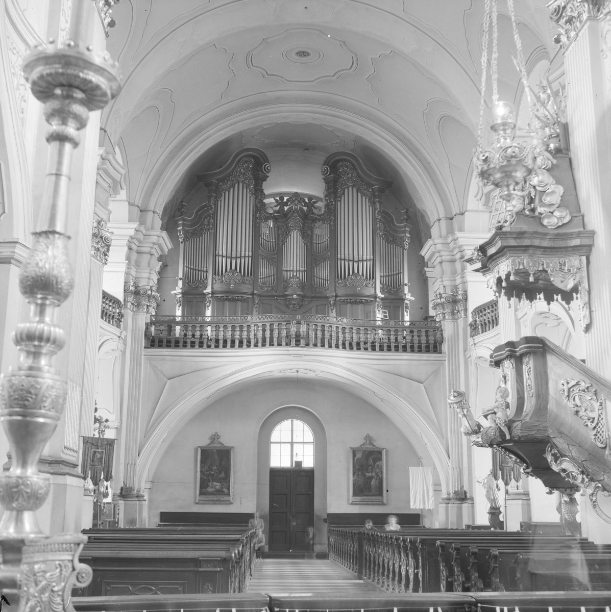 kościół parafialny pw. św. Wawrzyńca - wnętrze: widok na chór muzyczny, skan 1