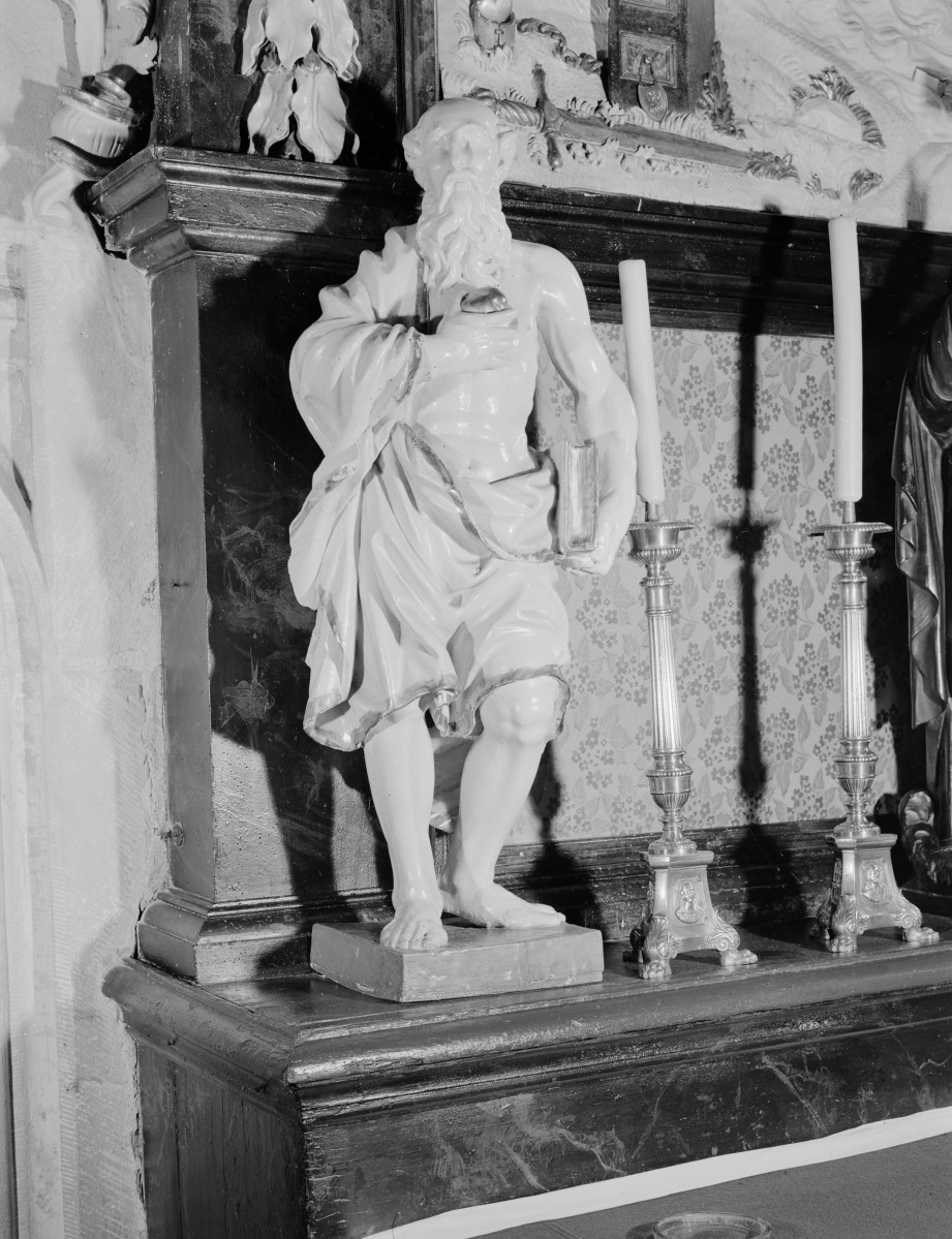 katedra św. Stanisława i św. Wacława - wnętrze, ołtarz boczny w lewej nawie, detale, figura, skan 1