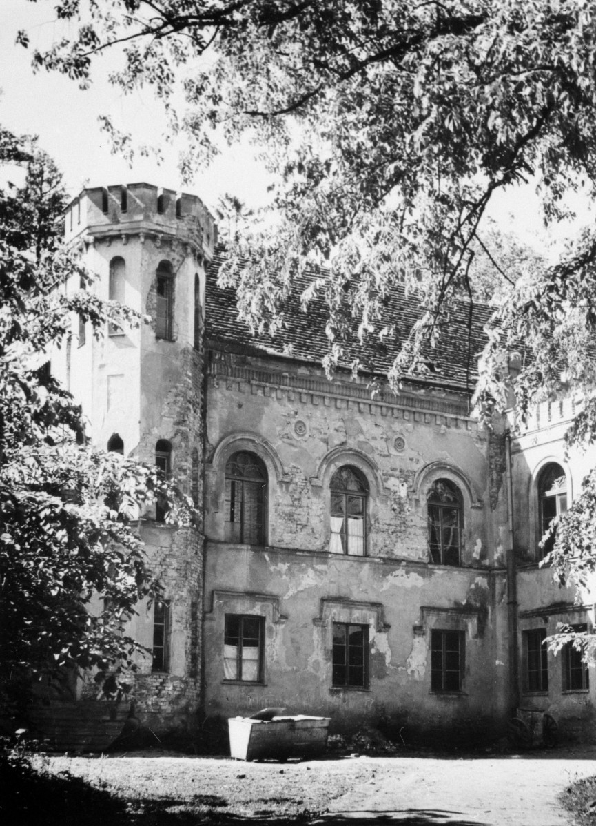 pałac - elewacja od strony dziedzińca, skan 1