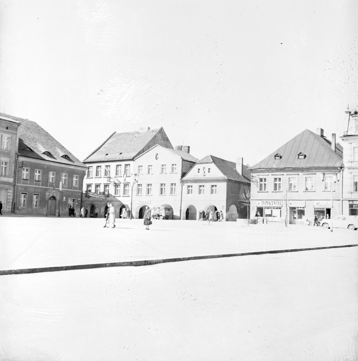 rynek - pierzeje, widok ogólny, skan 1