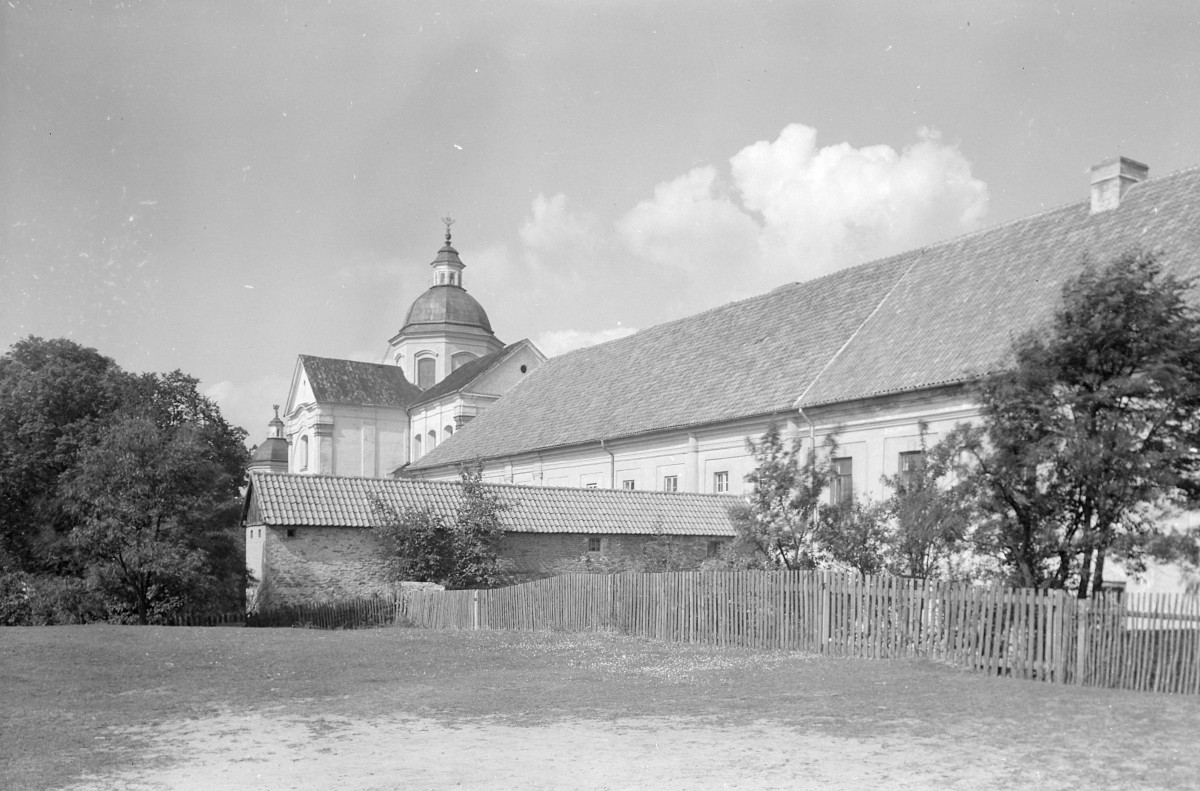 zespół klasztorny Filipinów - widok od południa, skan 1