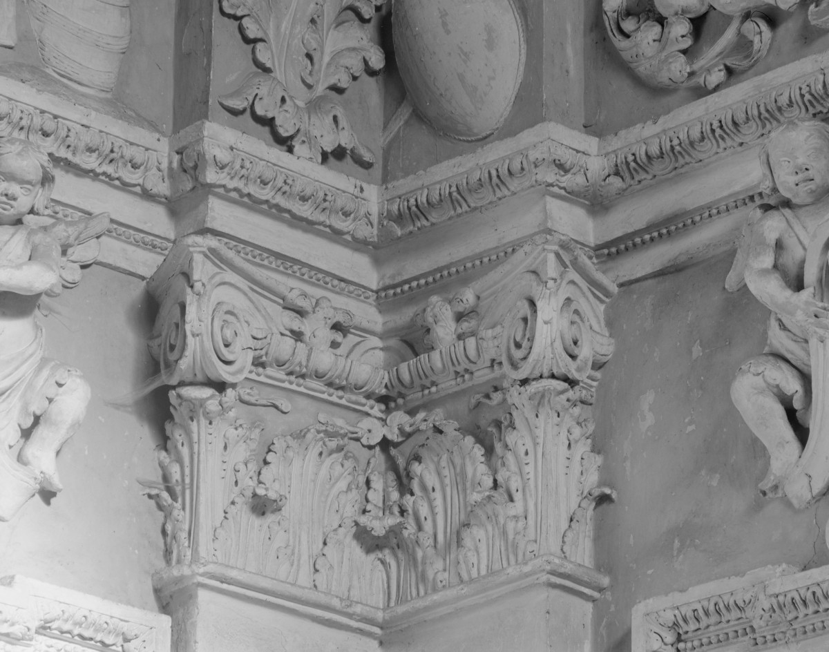 kościół pw. Nawiedzenia Najświętszej Marii Panny - wnętrze: głowice pilastrów, skan 1