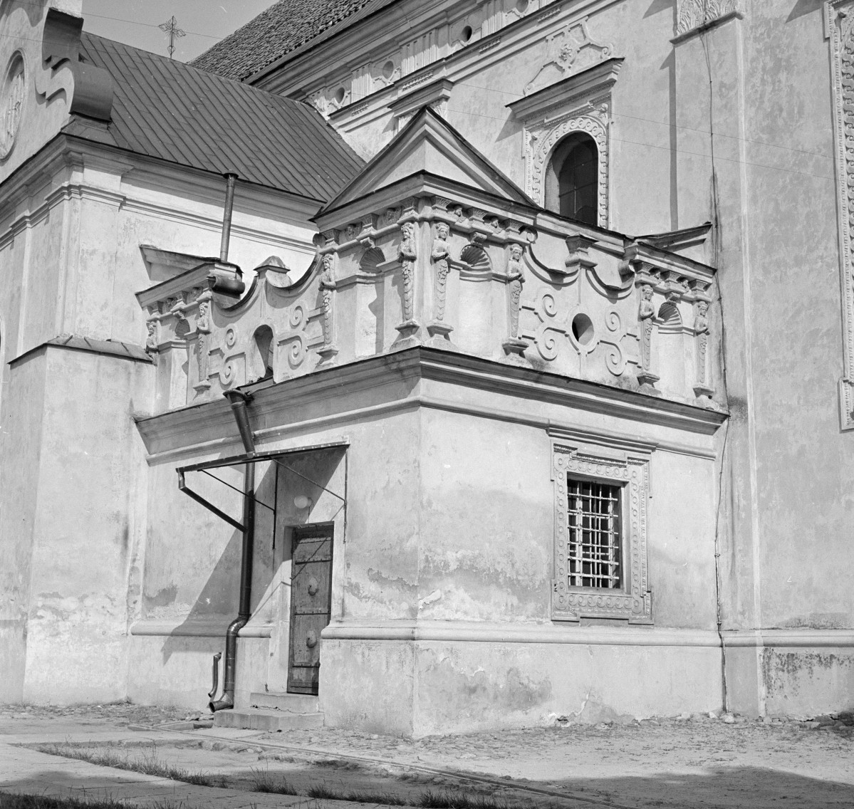 kościół Trójcy Świętej - elewacja, kaplica, skan 1